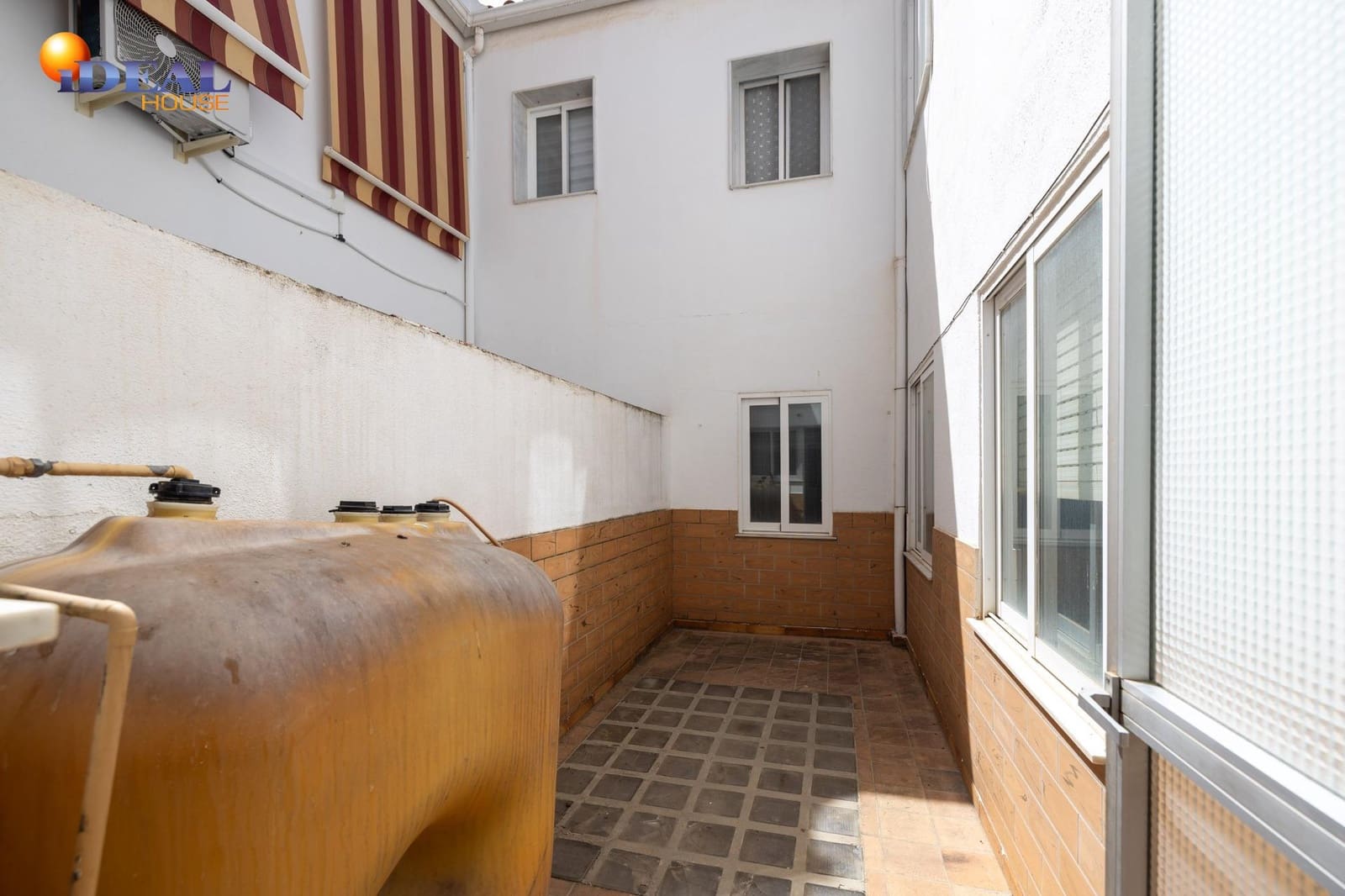 4 bedroom Flat for sale in Alcala la Real with garage - € 235,000 (Ref: 9434175)