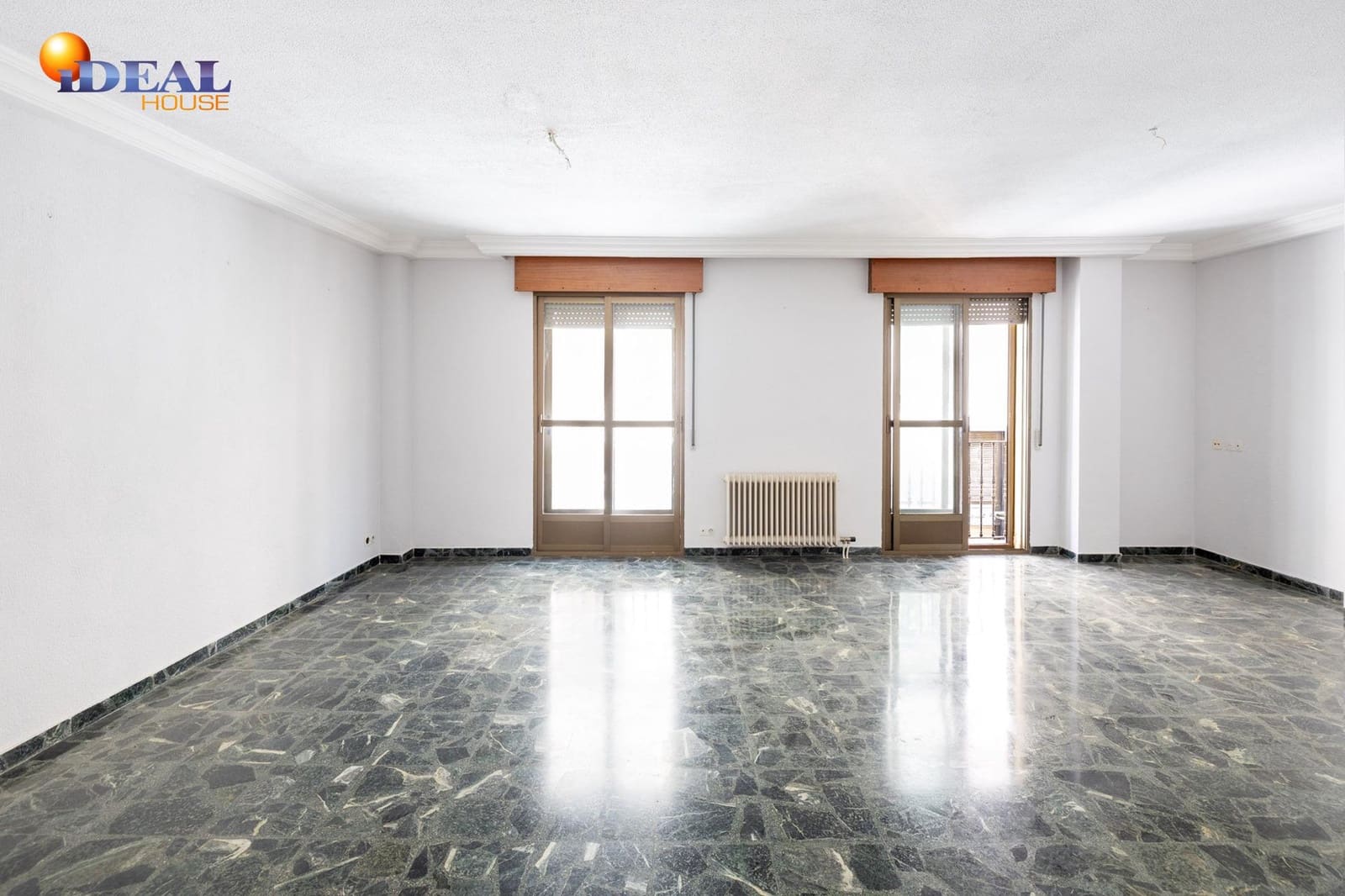 4 bedroom Flat for sale in Alcala la Real with garage - € 235,000 (Ref: 9434175)