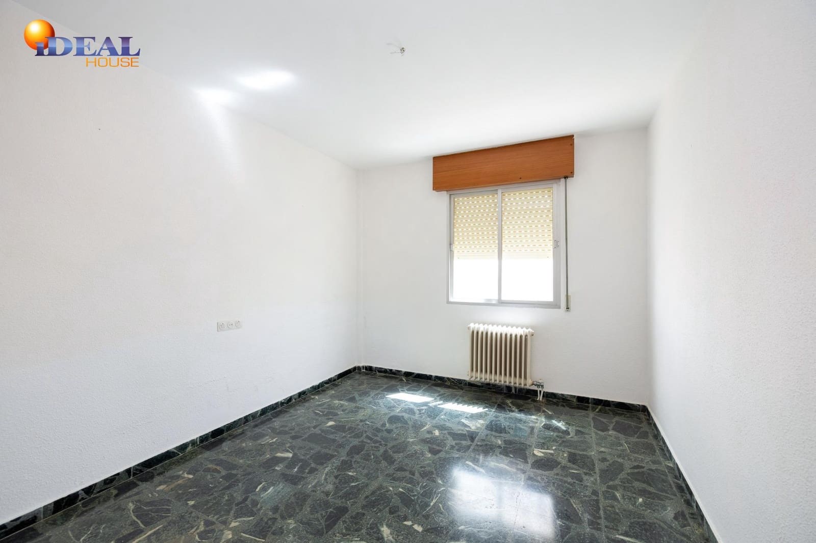 4 bedroom Flat for sale in Alcala la Real with garage - € 235,000 (Ref: 9434175)