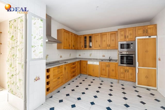 4 makuuhuone Asunto myytävänä paikassa Alcalá la Real mukana 
autotalli - 235 000 € (Ref: 9434175)