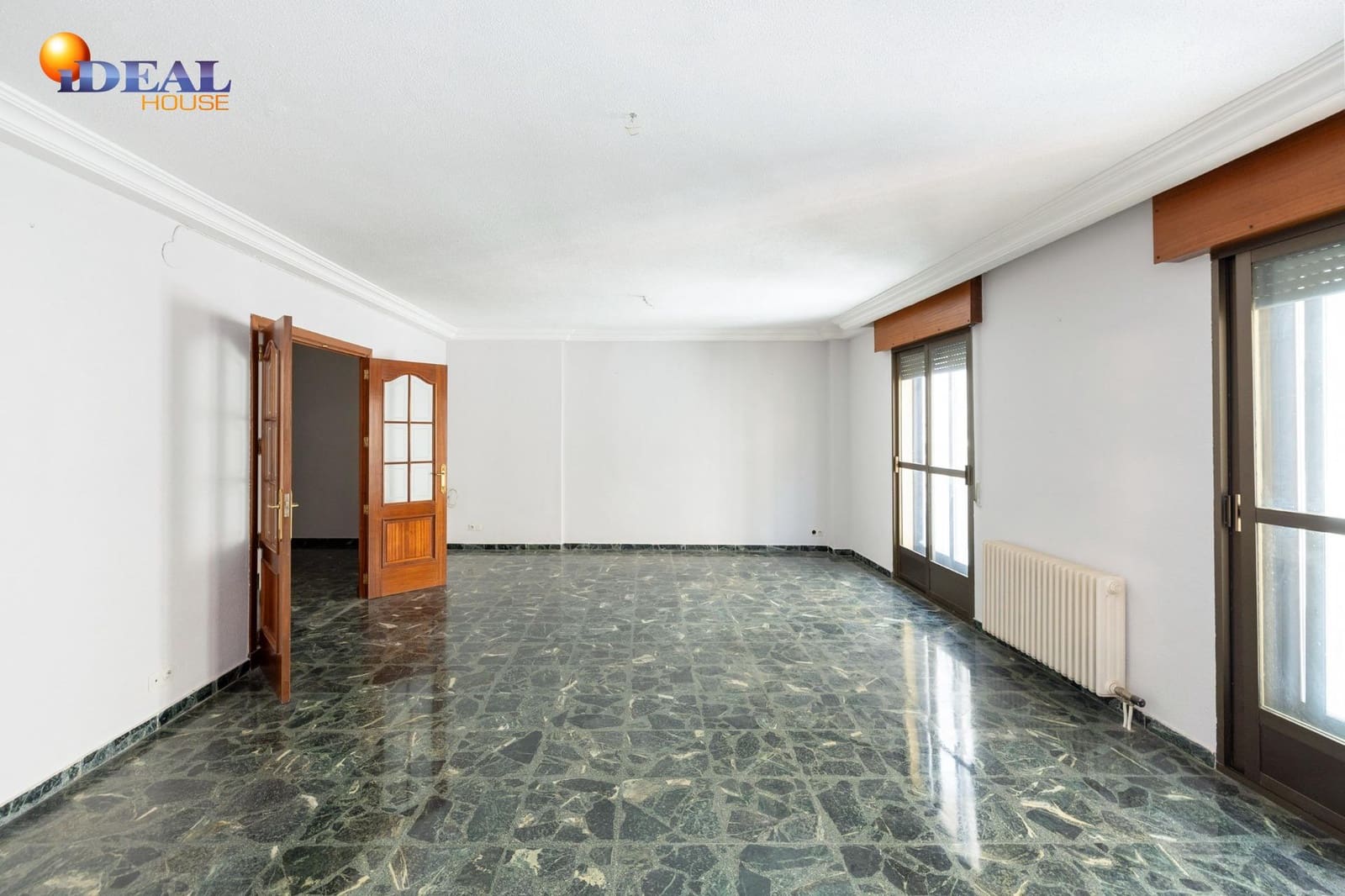 4 bedroom Flat for sale in Alcala la Real with garage - € 235,000 (Ref: 9434175)