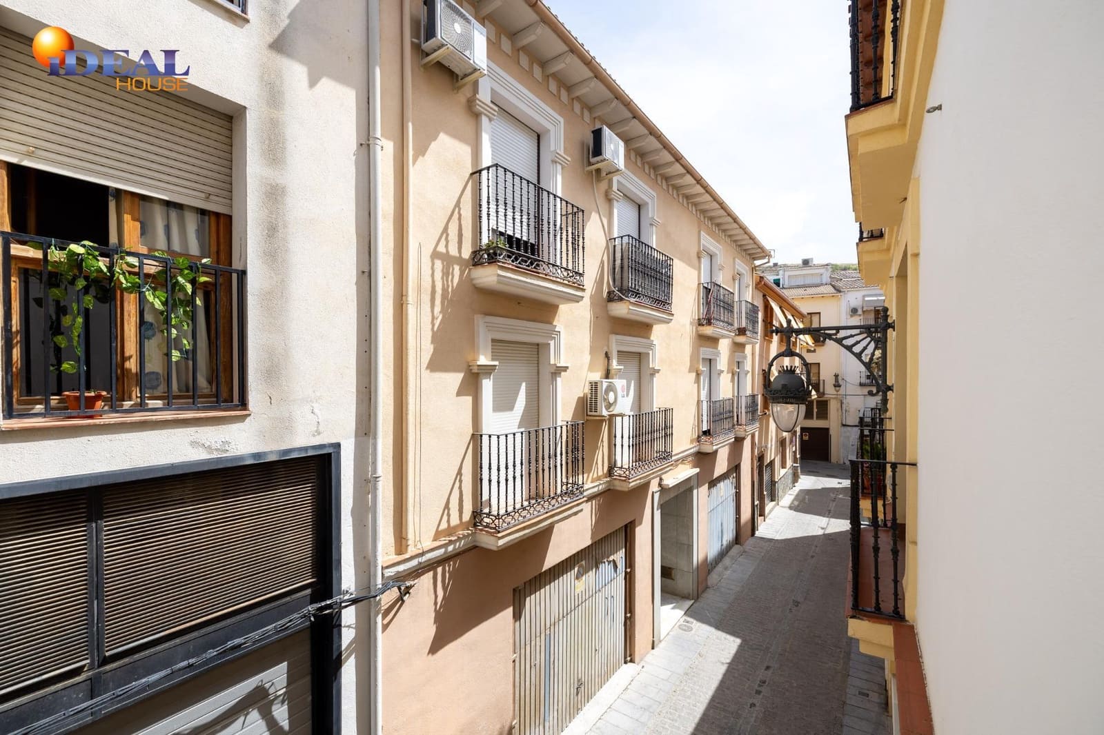 4 bedroom Flat for sale in Alcala la Real with garage - € 235,000 (Ref: 9434175)