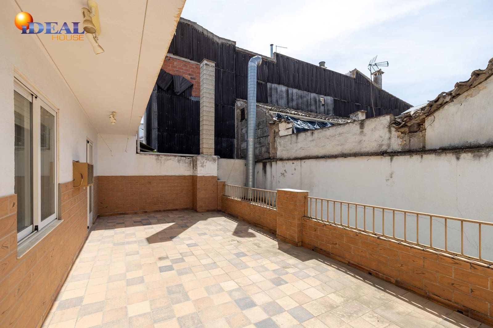 4 bedroom Flat for sale in Alcala la Real with garage - € 235,000 (Ref: 9434175)