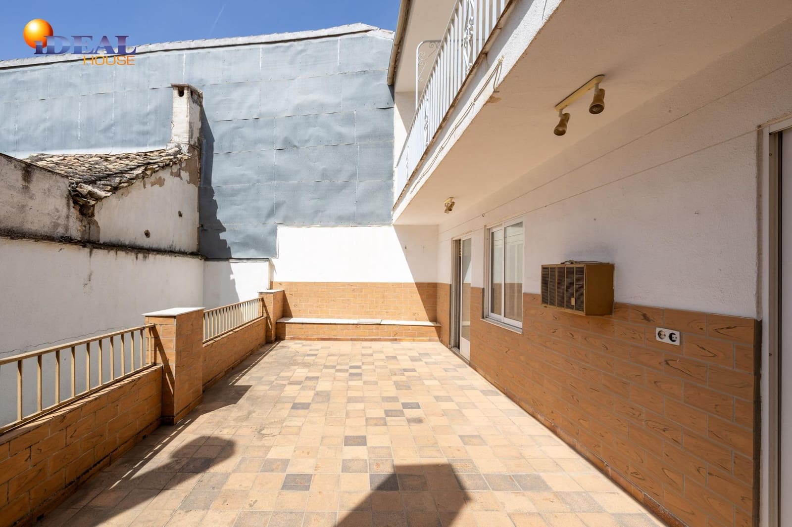 4 bedroom Flat for sale in Alcala la Real with garage - € 235,000 (Ref: 9434175)