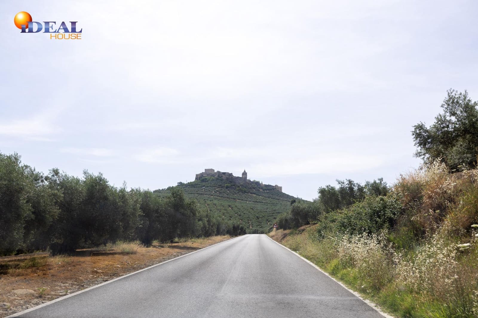 4 bedroom Flat for sale in Alcala la Real with garage - € 235,000 (Ref: 9434175)