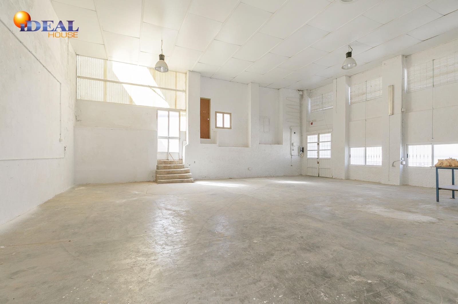 5 bedroom Business for sale in Moraleda de Zafayona with garage - € 199,000 (Ref: 9434183)