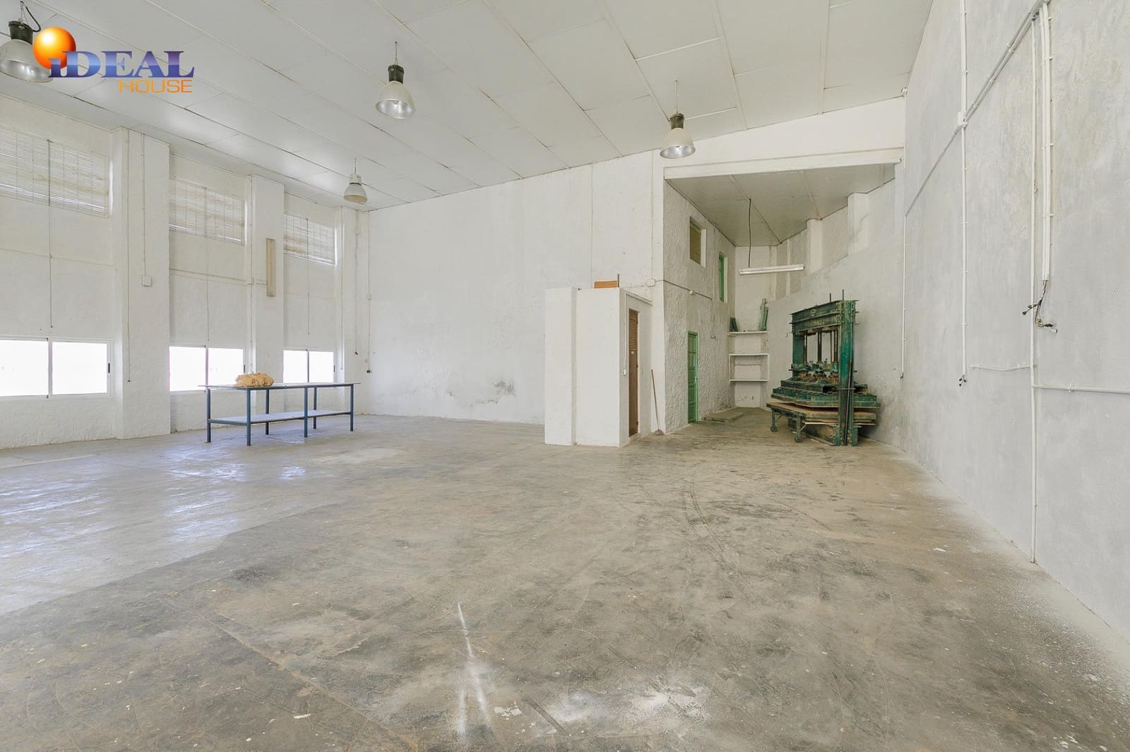 5 bedroom Business for sale in Moraleda de Zafayona with garage - € 199,000 (Ref: 9434183)