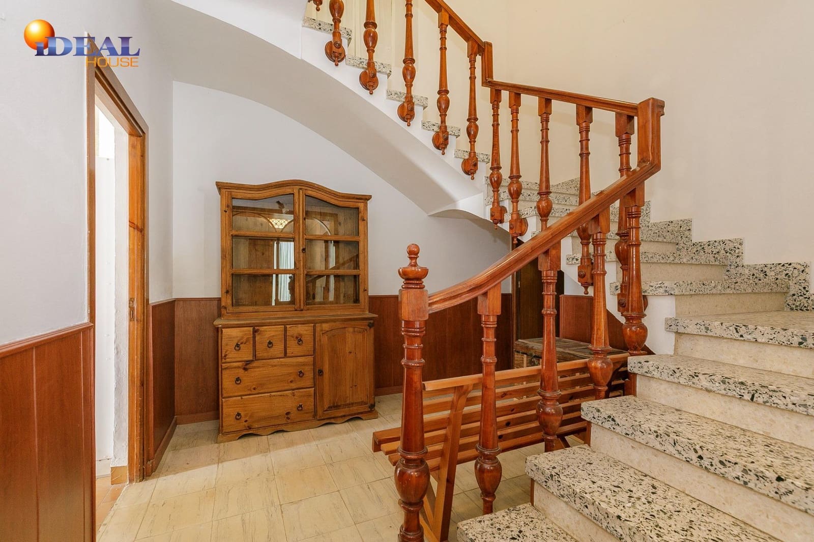 5 bedroom Business for sale in Moraleda de Zafayona with garage - € 199,000 (Ref: 9434183)