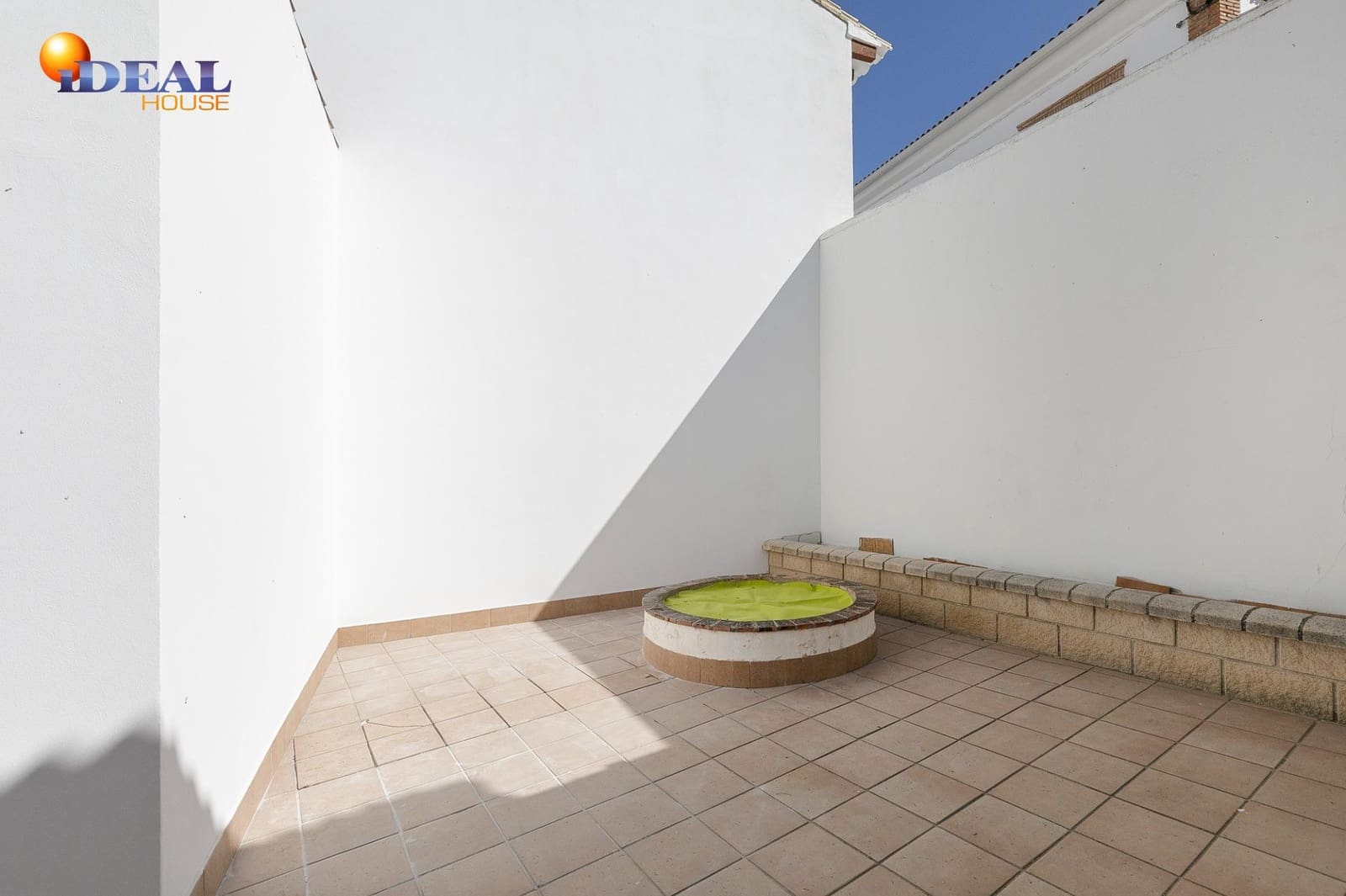 5 bedroom Business for sale in Moraleda de Zafayona with garage - € 199,000 (Ref: 9434183)