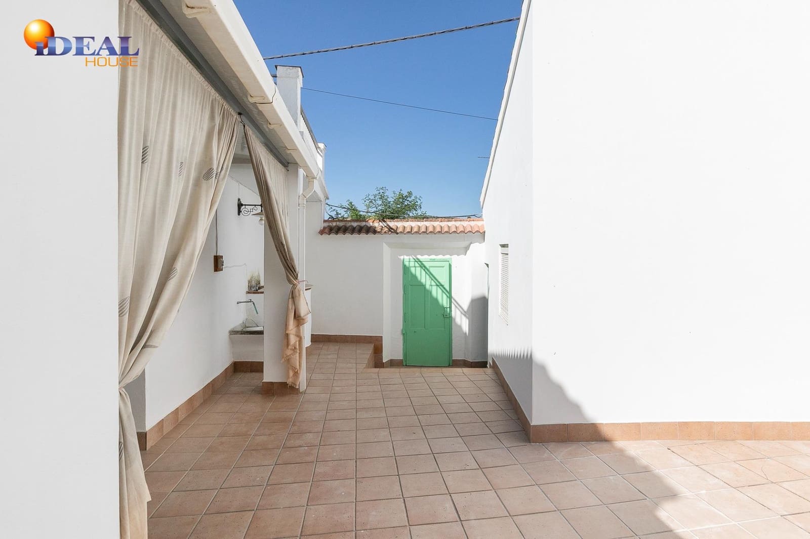 5 bedroom Business for sale in Moraleda de Zafayona with garage - € 199,000 (Ref: 9434183)