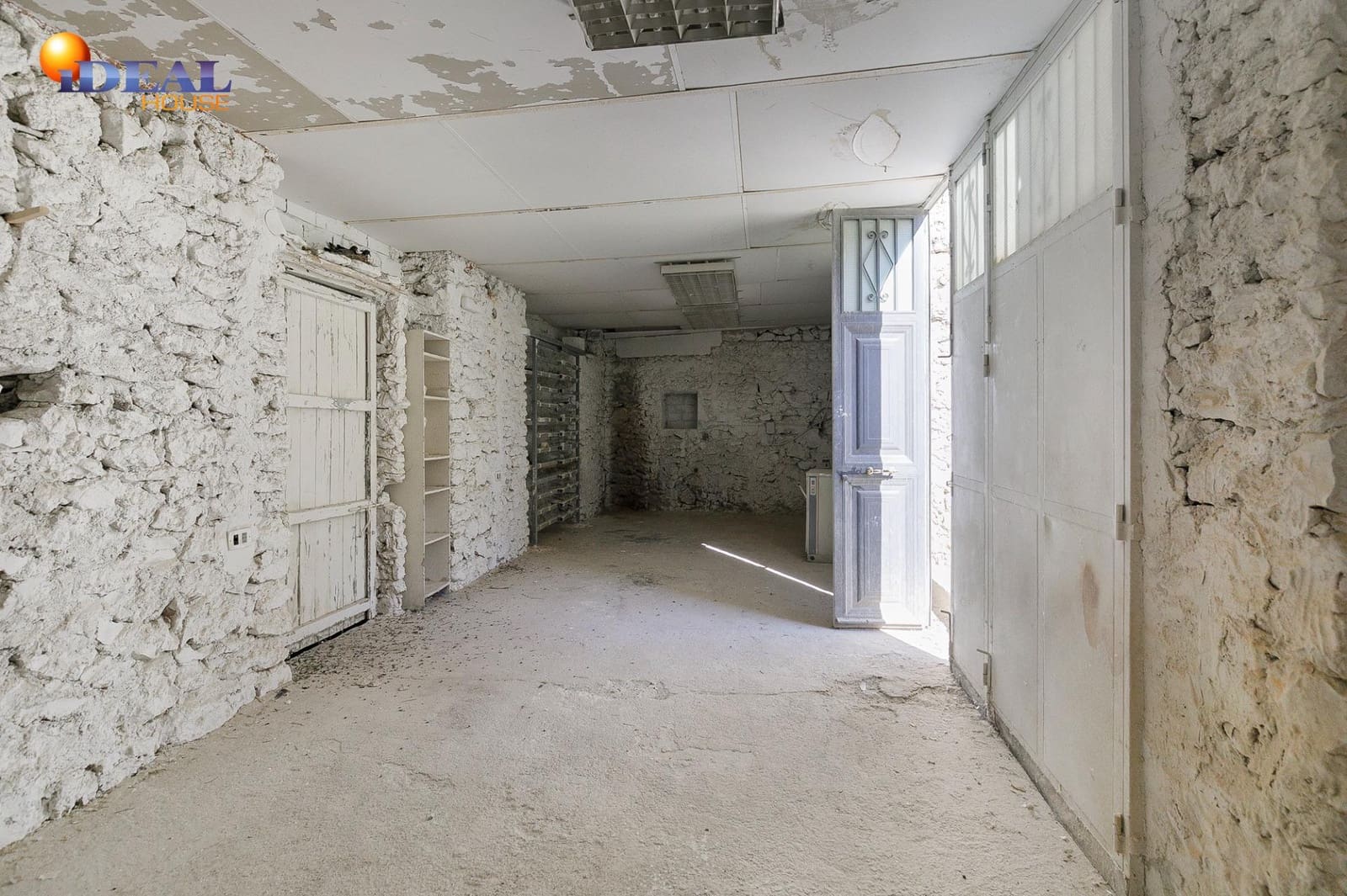 5 bedroom Business for sale in Moraleda de Zafayona with garage - € 199,000 (Ref: 9434183)