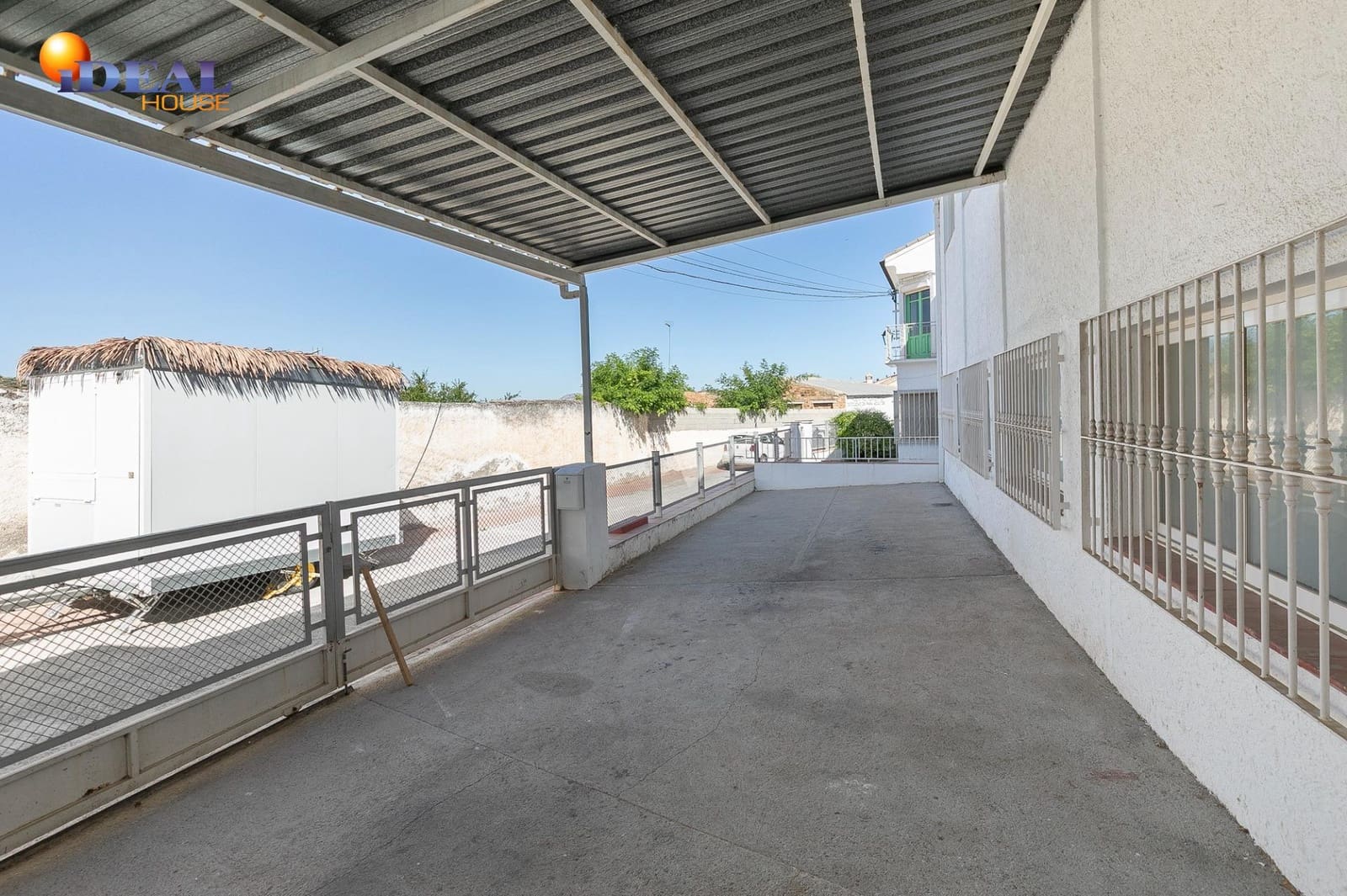 5 bedroom Business for sale in Moraleda de Zafayona with garage - € 199,000 (Ref: 9434183)