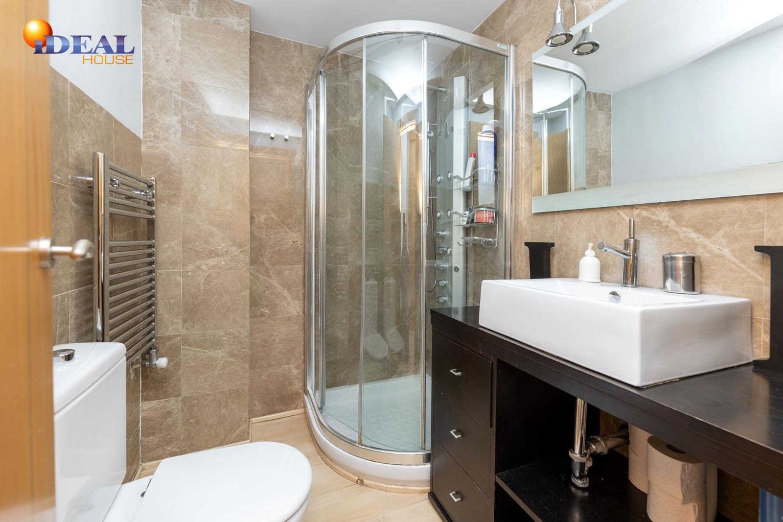 4 slaapkamer Rijtjeshuis te koop in Granada stad met zwembad garage - € 430.000 (Ref: 9434189)