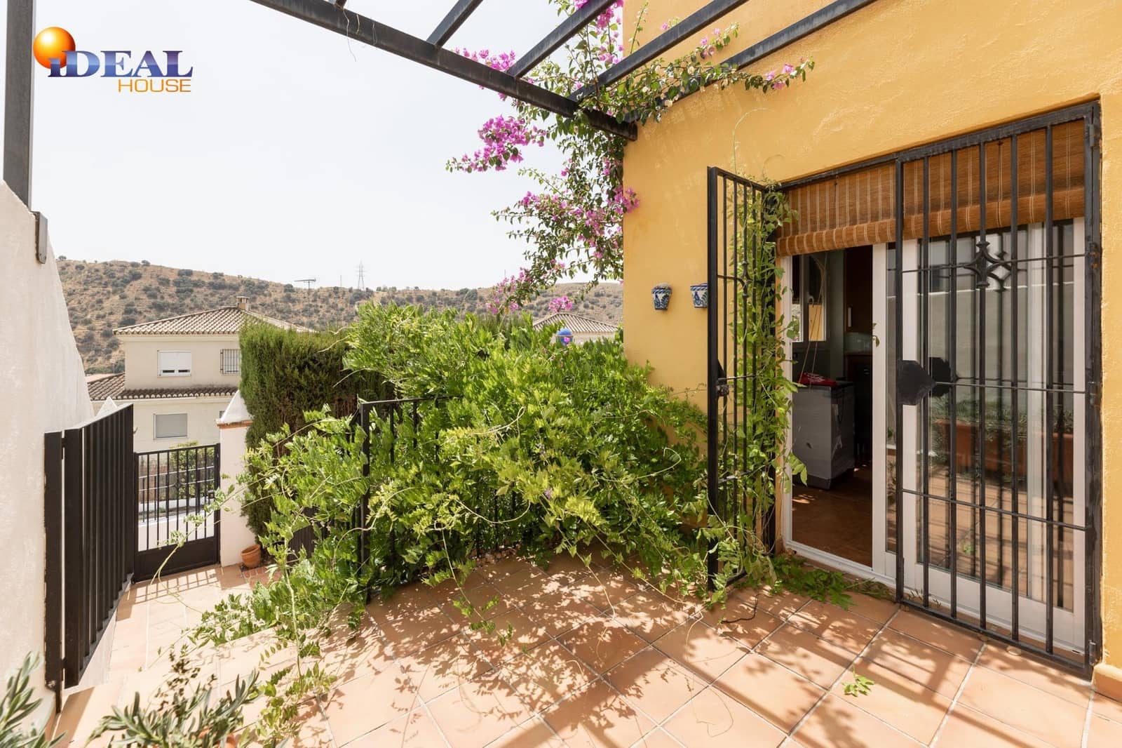 4 slaapkamer Rijtjeshuis te koop in Granada stad met zwembad garage - € 430.000 (Ref: 9434189)