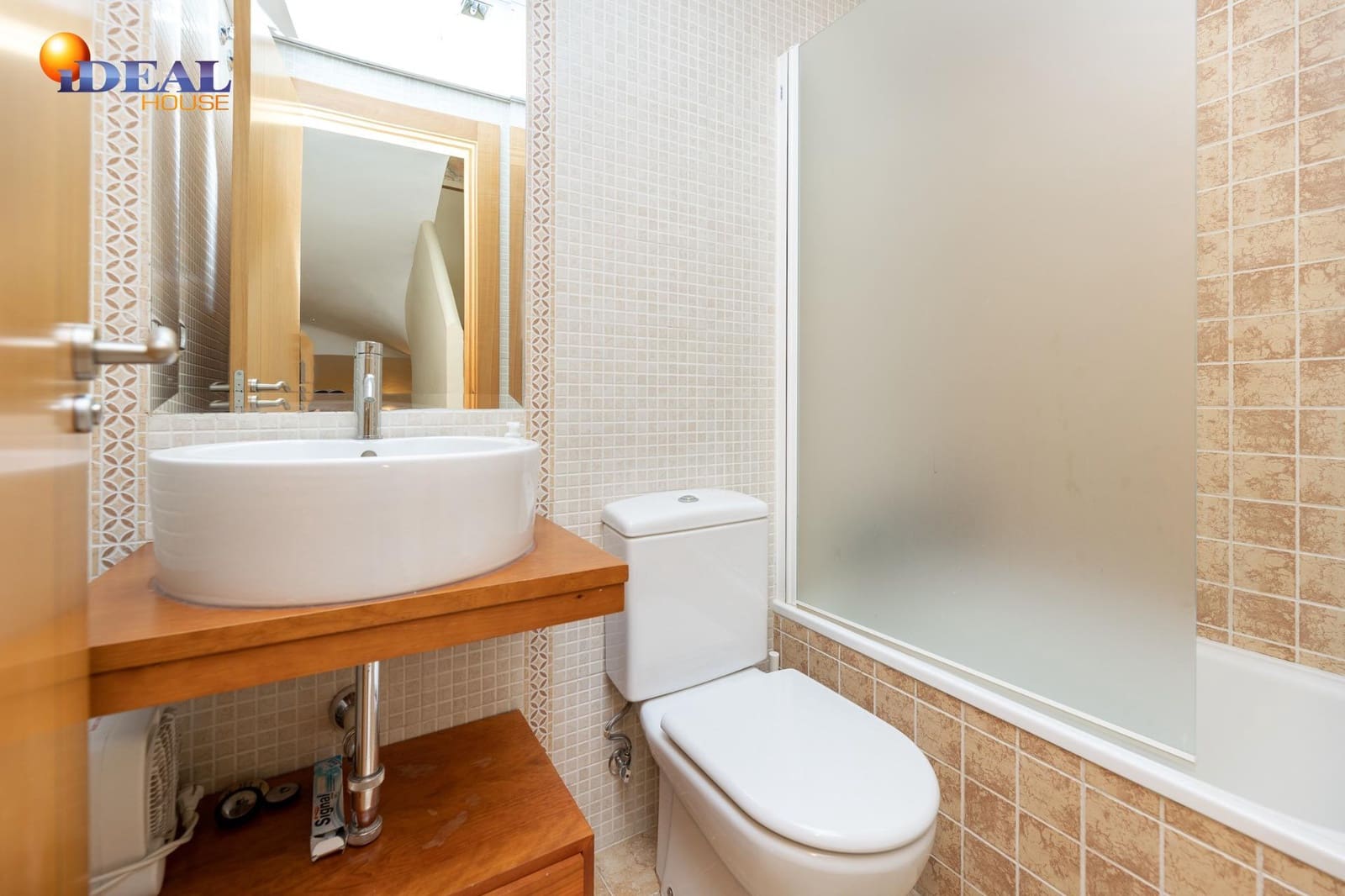 4 slaapkamer Rijtjeshuis te koop in Granada stad met zwembad garage - € 430.000 (Ref: 9434189)