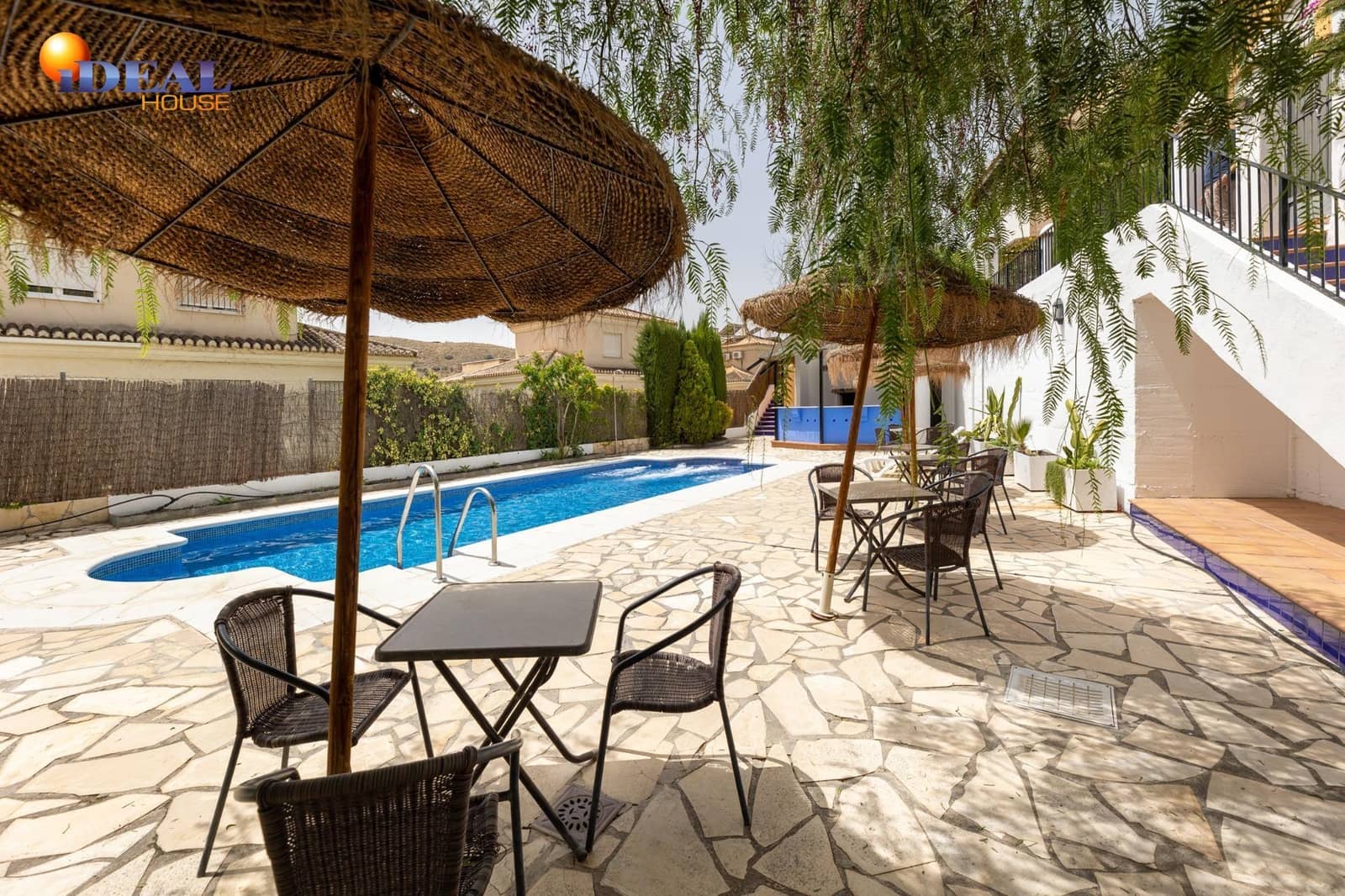 4 slaapkamer Rijtjeshuis te koop in Granada stad met zwembad garage - € 430.000 (Ref: 9434189)