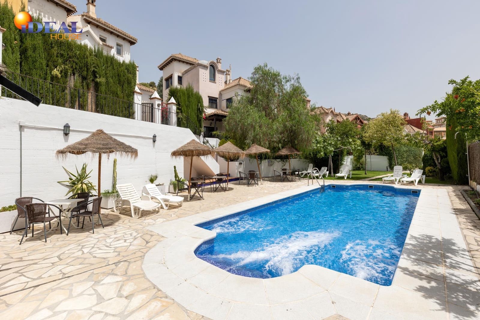 4 slaapkamer Rijtjeshuis te koop in Granada stad met zwembad garage - € 430.000 (Ref: 9434189)