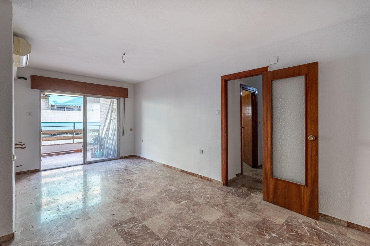 4 bedroom Flat for sale in Granada city - € 199,900 (Ref: 9434193)