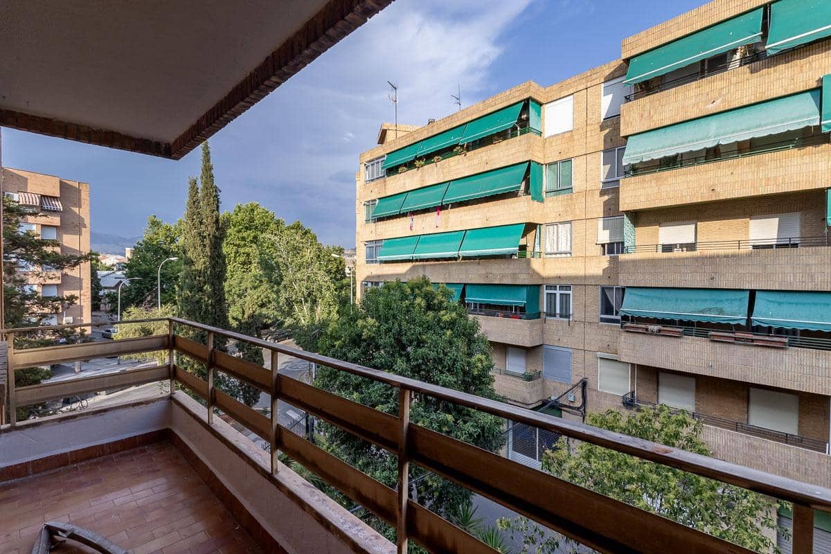 4 bedroom Flat for sale in Granada city - € 199,900 (Ref: 9434193)
