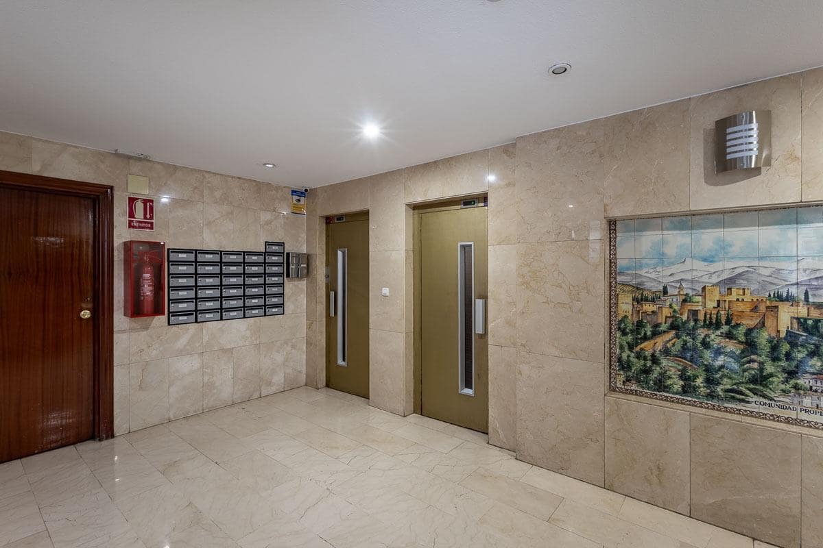 4 bedroom Flat for sale in Granada city - € 199,900 (Ref: 9434193)