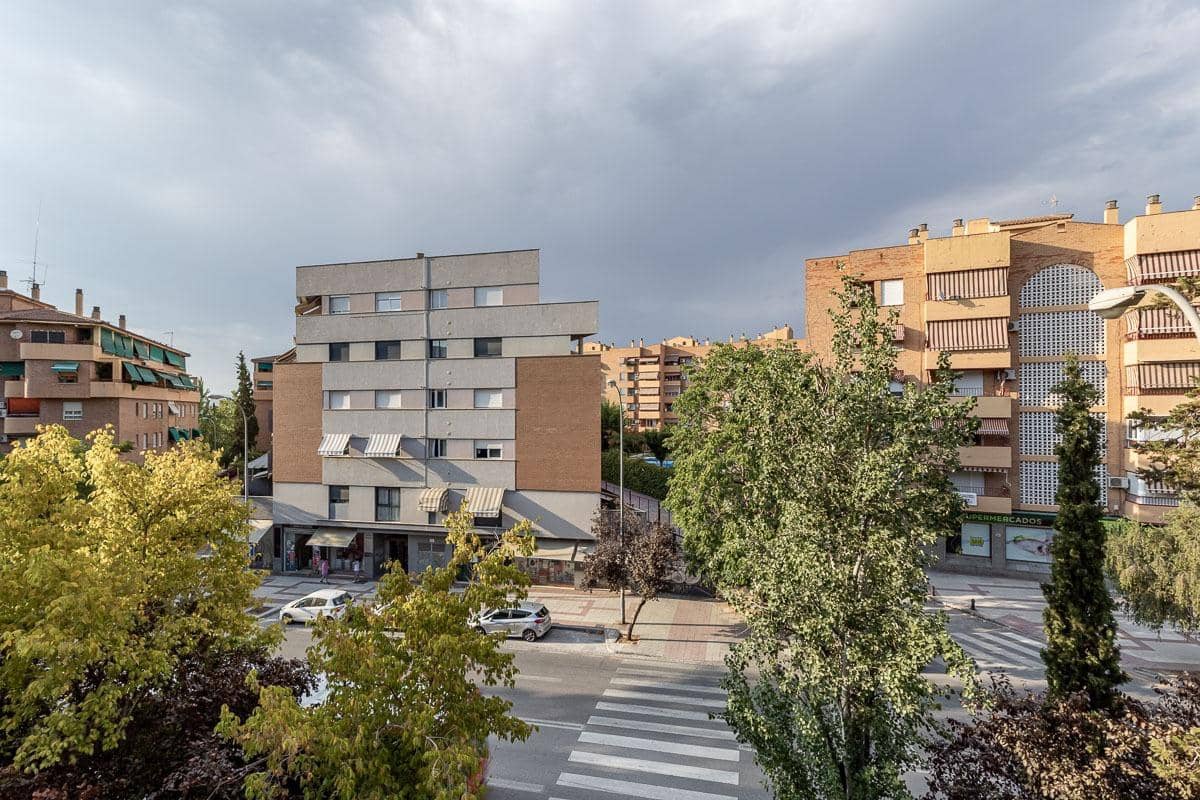 4 bedroom Flat for sale in Granada city - € 199,900 (Ref: 9434193)