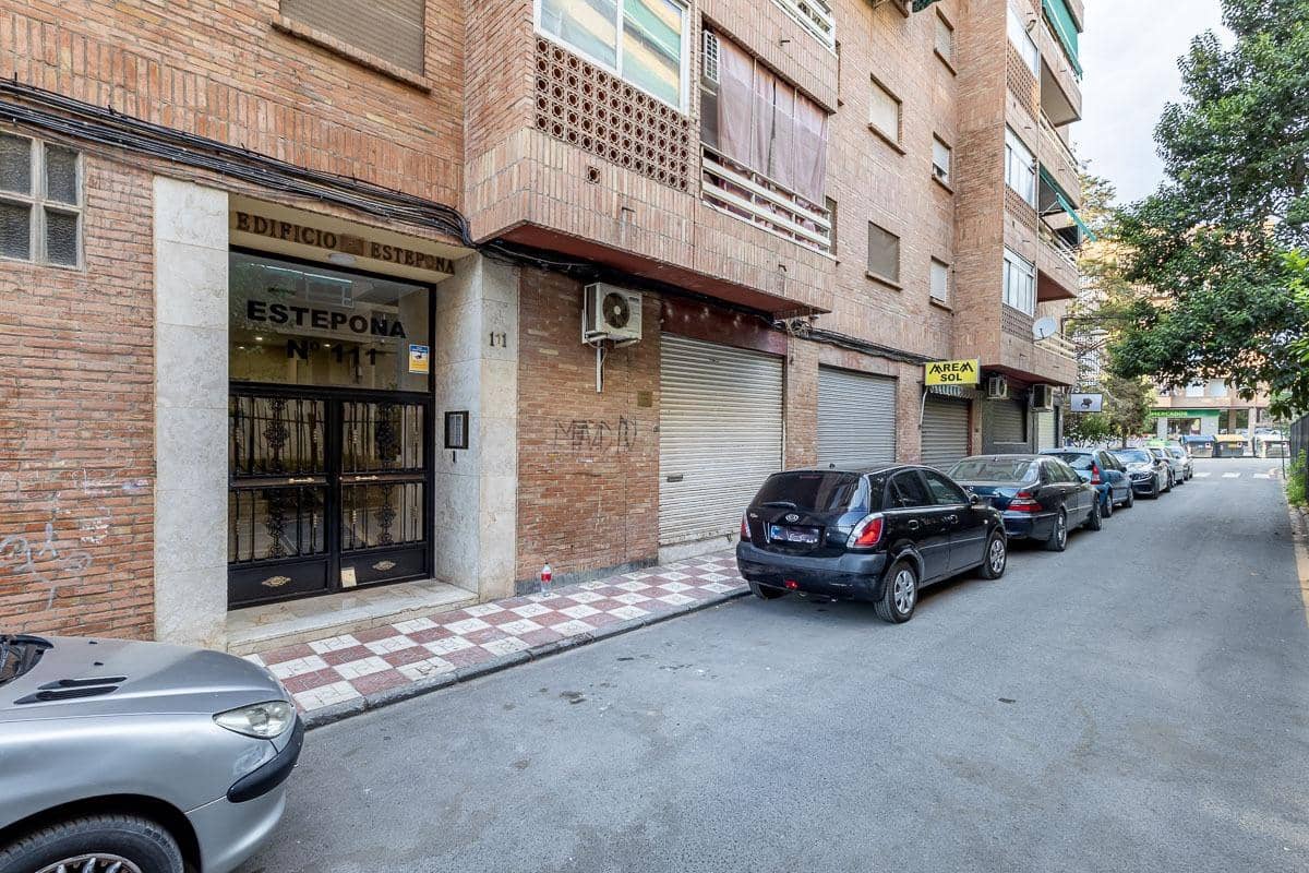 4 bedroom Flat for sale in Granada city - € 199,900 (Ref: 9434193)