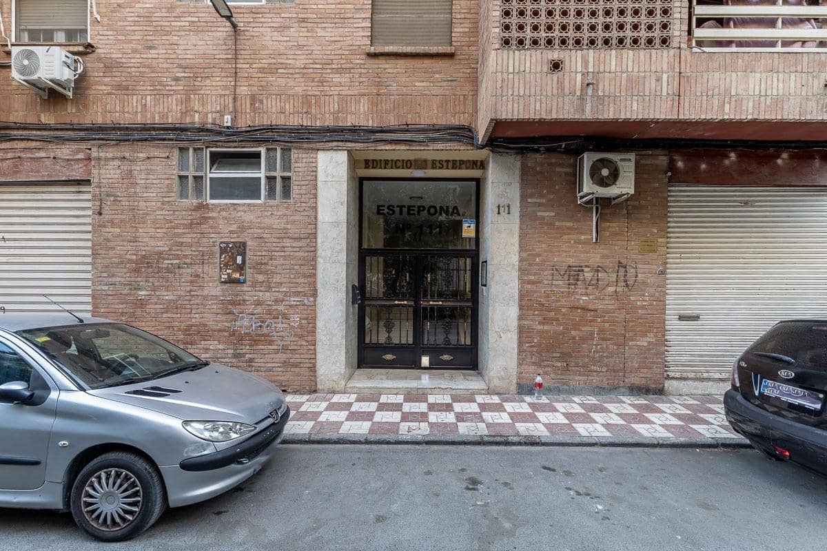 4 bedroom Flat for sale in Granada city - € 199,900 (Ref: 9434193)