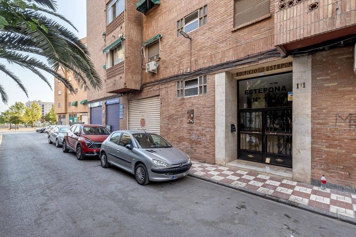 4 bedroom Flat for sale in Granada city - € 199,900 (Ref: 9434193)