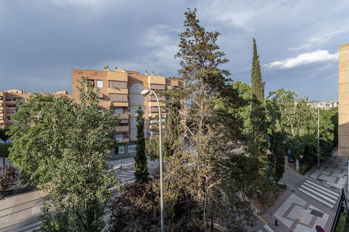 4 bedroom Flat for sale in Granada city - € 199,900 (Ref: 9434193)