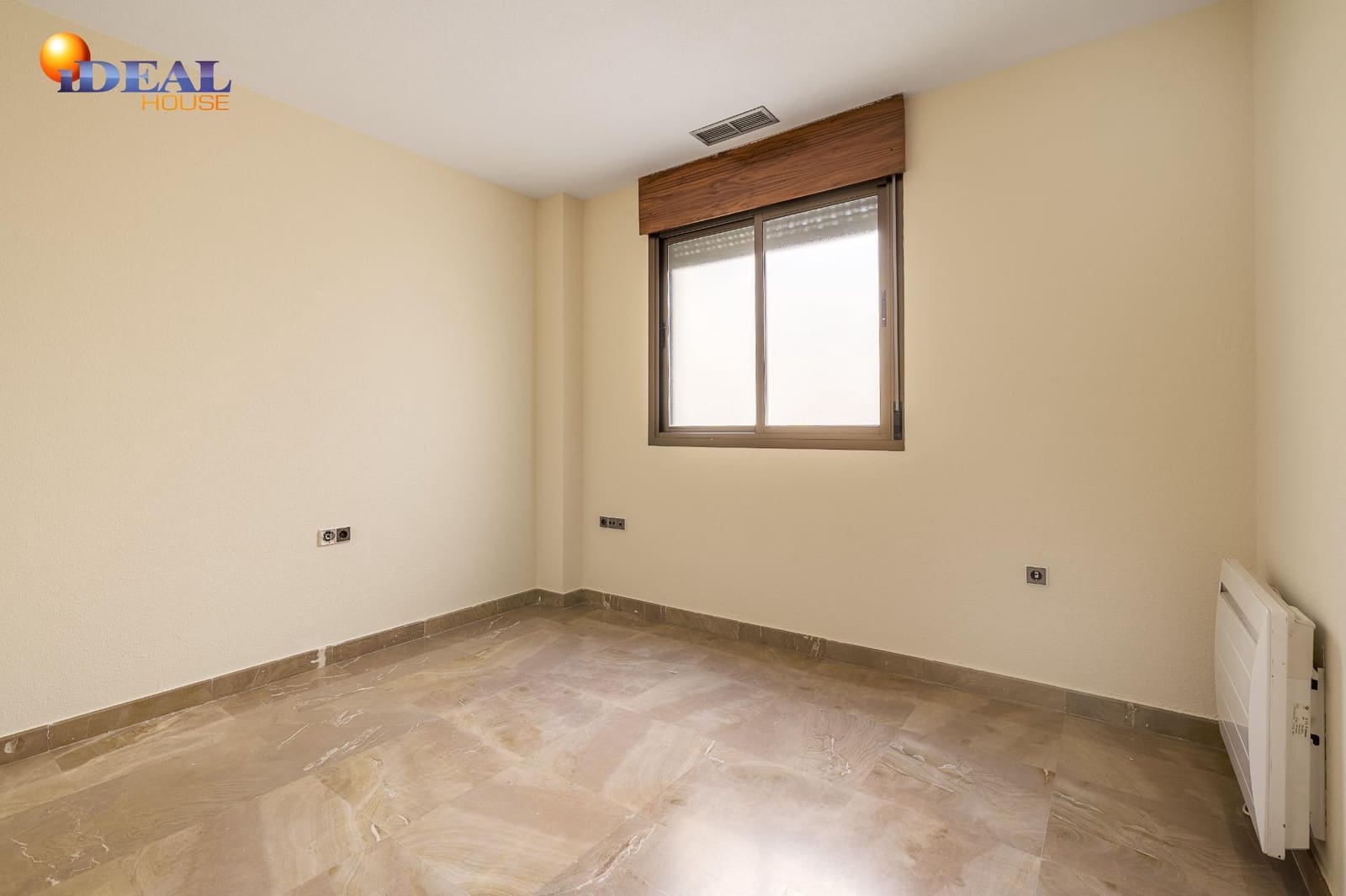 4 bedroom Flat for sale in Granada city with garage - € 649,000 (Ref: 9434195)