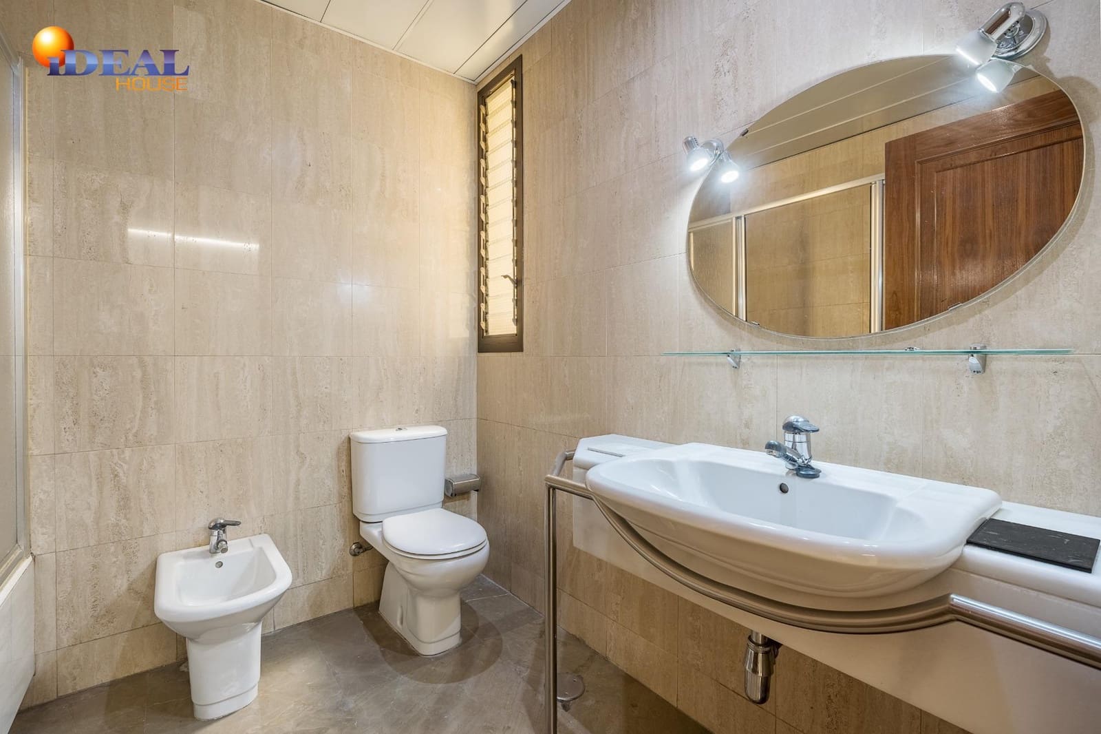 4 bedroom Flat for sale in Granada city with garage - € 649,000 (Ref: 9434195)