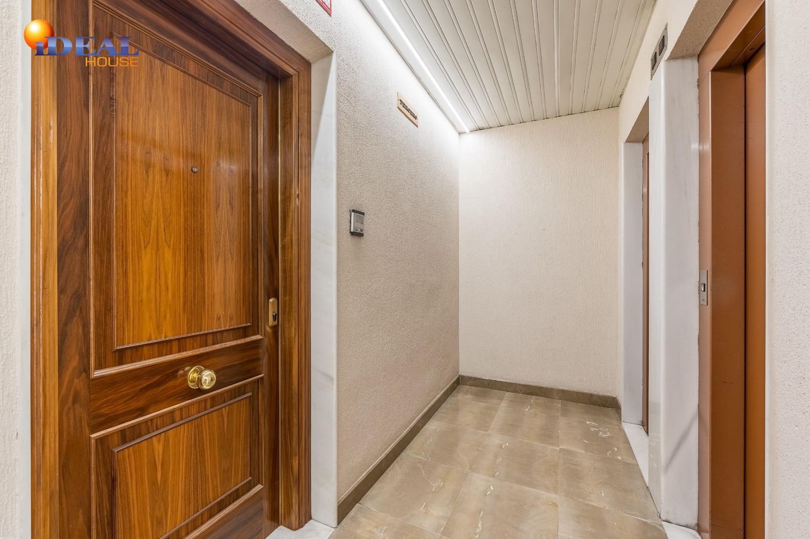 4 bedroom Flat for sale in Granada city with garage - € 649,000 (Ref: 9434195)
