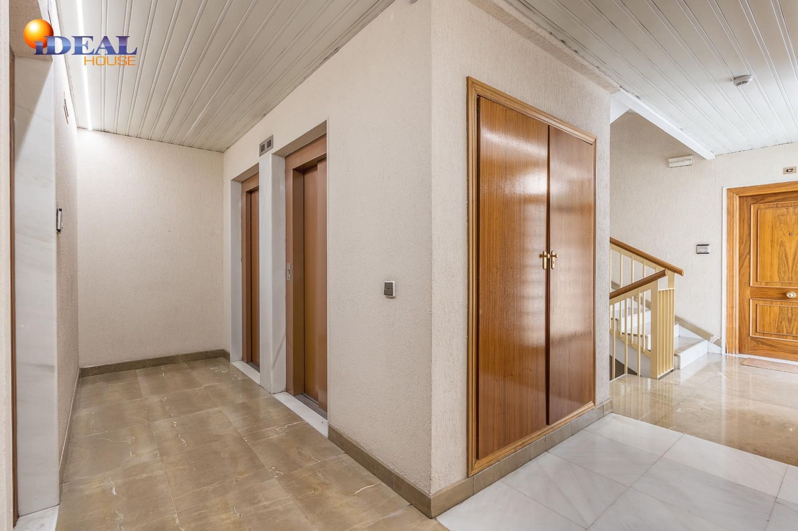 4 bedroom Flat for sale in Granada city with garage - € 649,000 (Ref: 9434195)