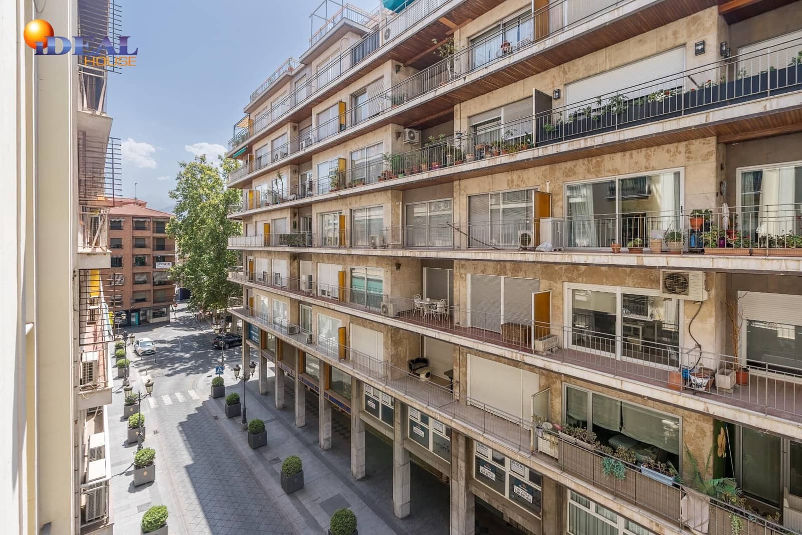 4 bedroom Flat for sale in Granada city with garage - € 649,000 (Ref: 9434195)