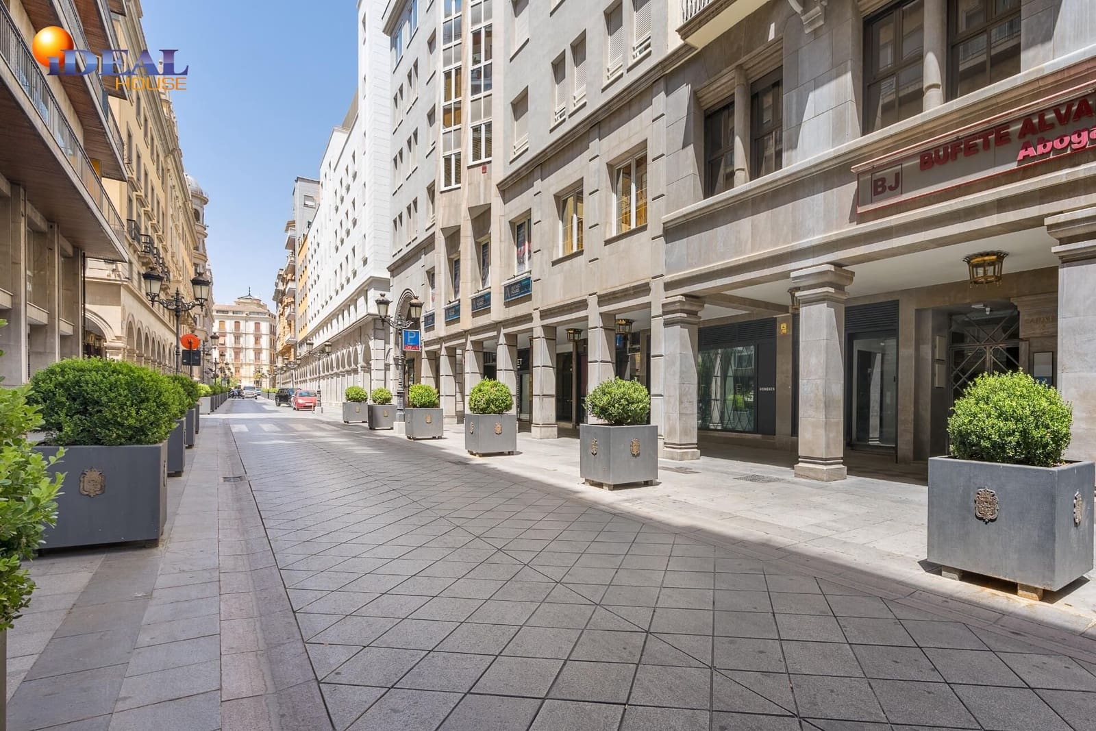 4 bedroom Flat for sale in Granada city with garage - € 649,000 (Ref: 9434195)