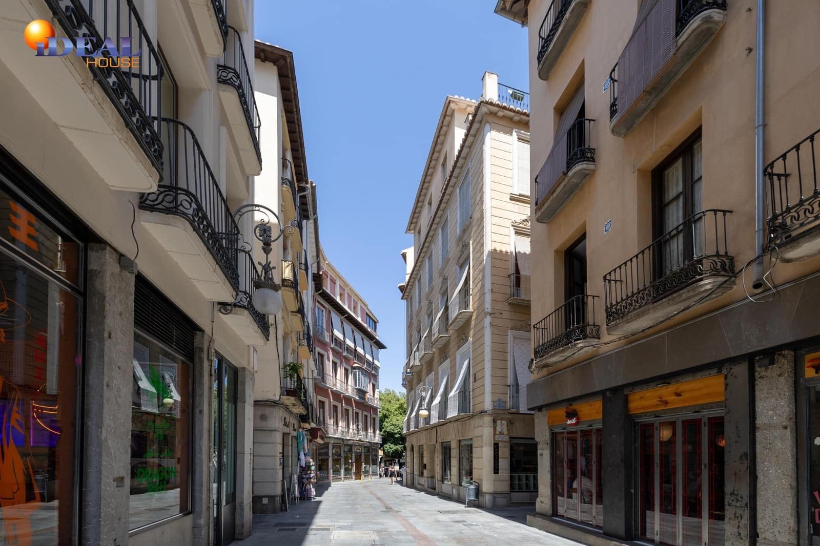 2 bedroom Flat for sale in Granada city - € 420,000 (Ref: 9434199)