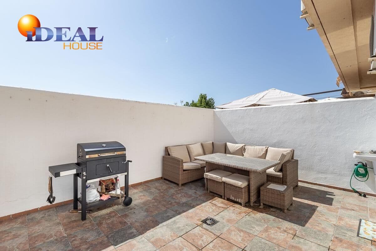 3 sovrum Radhus till salu i Ogijares med garage - 215 000 € (Ref: 9434200)