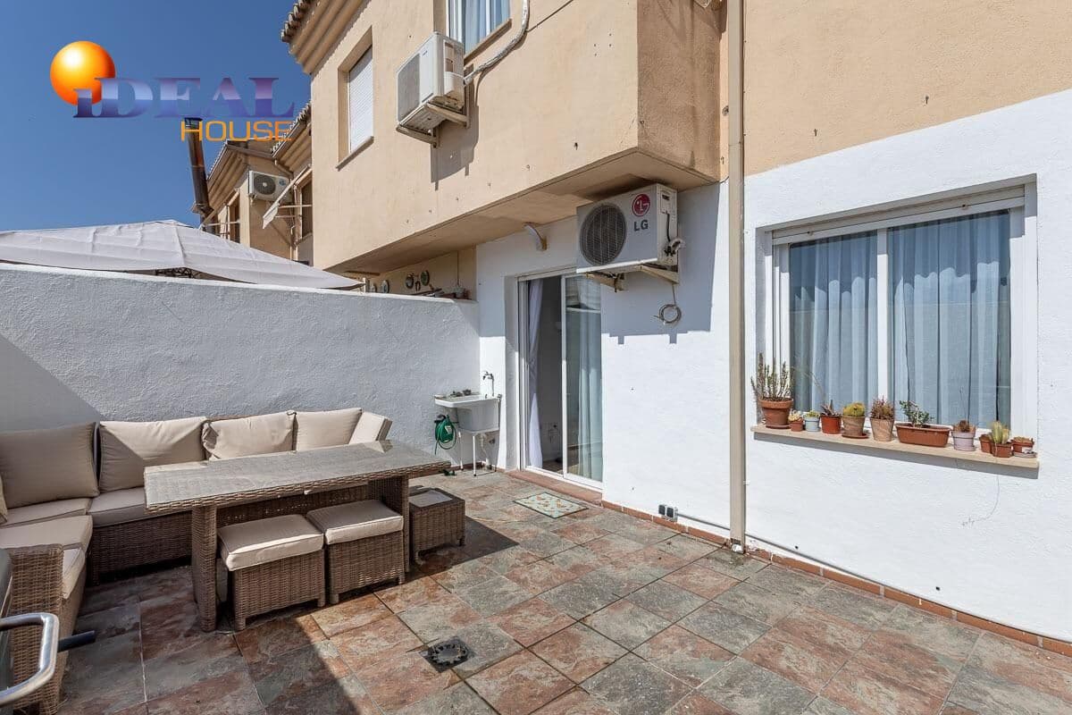 3 sovrum Radhus till salu i Ogijares med garage - 215 000 € (Ref: 9434200)