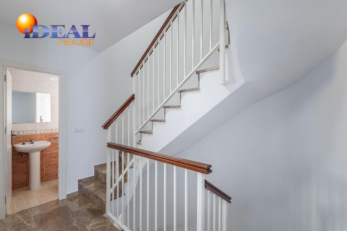 3 sovrum Radhus till salu i Ogijares med garage - 215 000 € (Ref: 9434200)