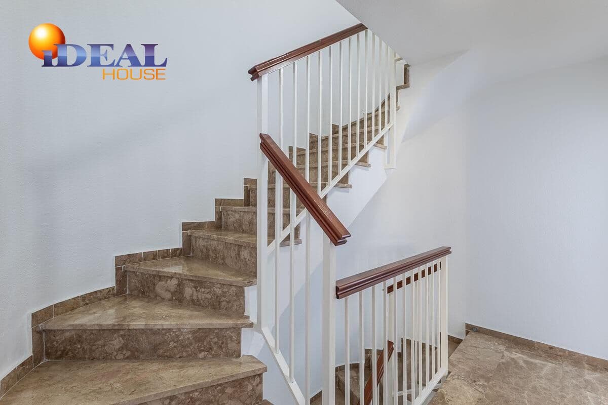 3 sovrum Radhus till salu i Ogijares med garage - 215 000 € (Ref: 9434200)