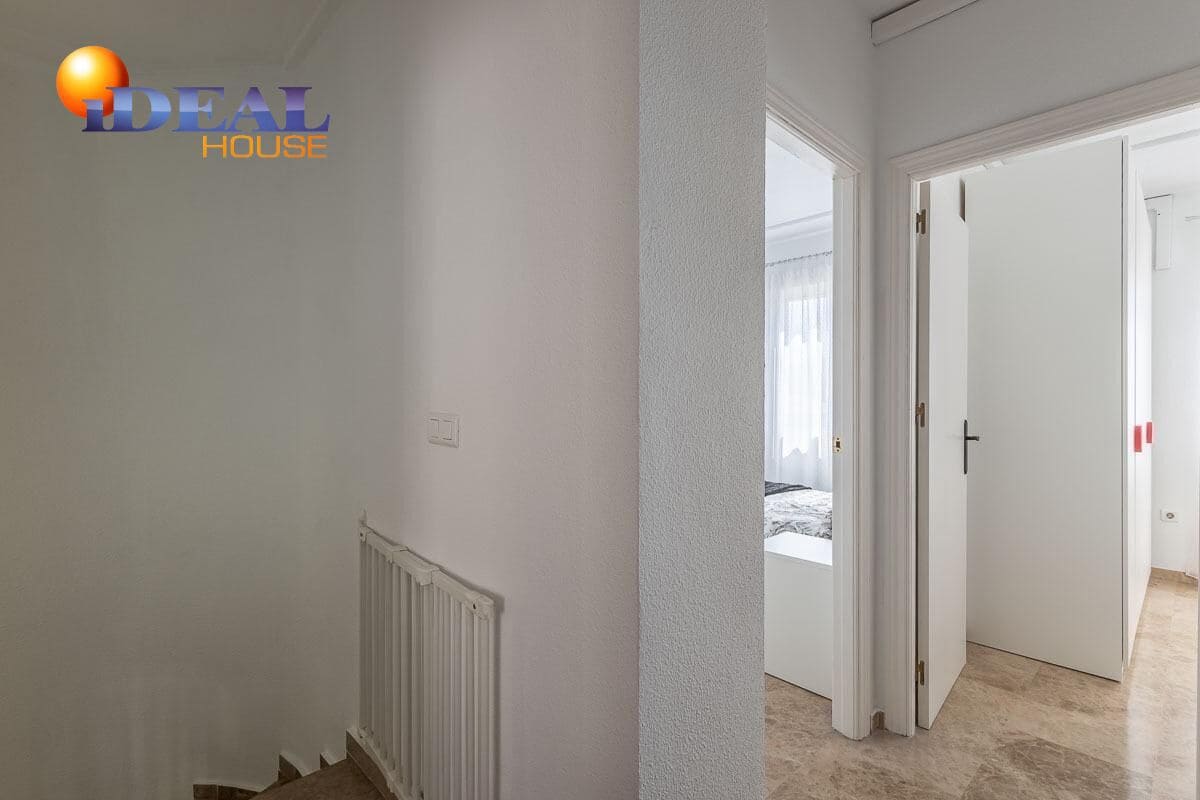 3 sovrum Radhus till salu i Ogijares med garage - 215 000 € (Ref: 9434200)