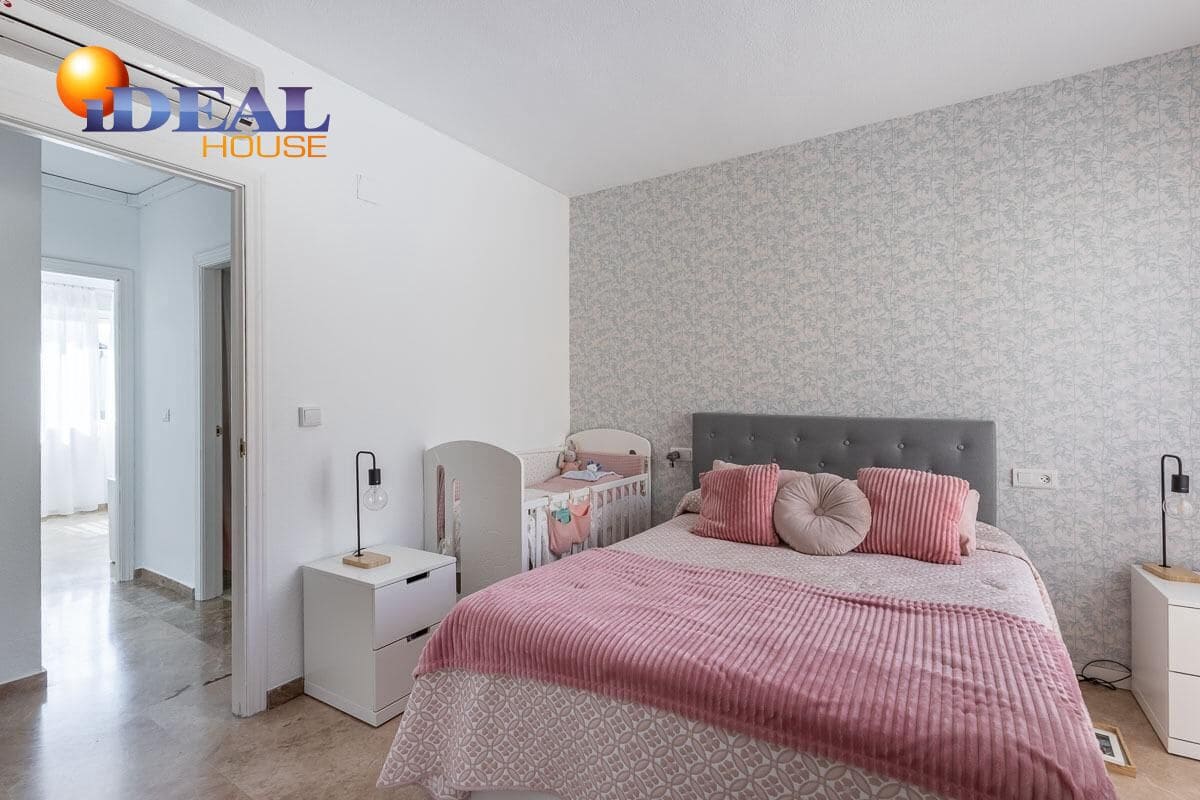 3 sovrum Radhus till salu i Ogijares med garage - 215 000 € (Ref: 9434200)