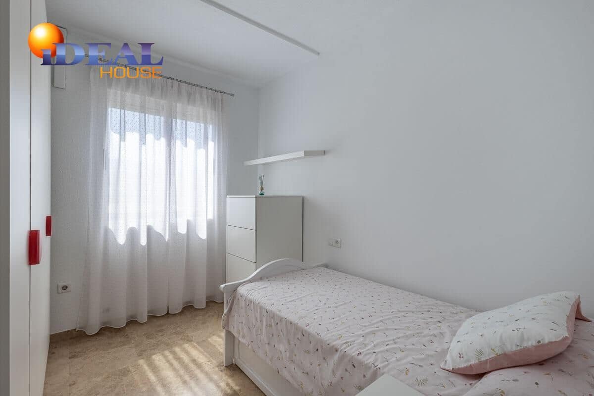 3 sovrum Radhus till salu i Ogijares med garage - 215 000 € (Ref: 9434200)