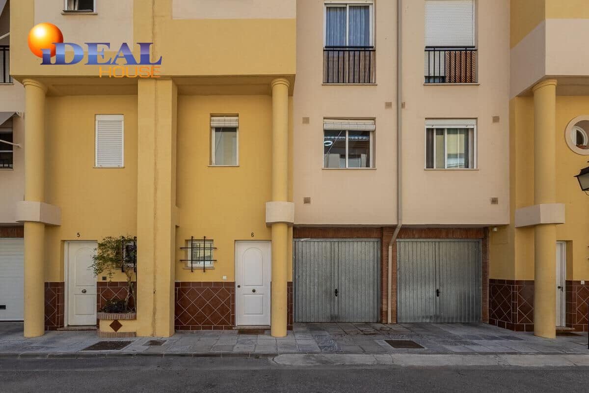 3 sovrum Radhus till salu i Ogijares med garage - 215 000 € (Ref: 9434200)