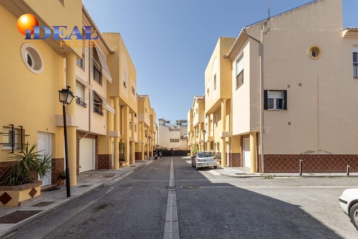 3 sovrum Radhus till salu i Ogijares med garage - 215 000 € (Ref: 9434200)