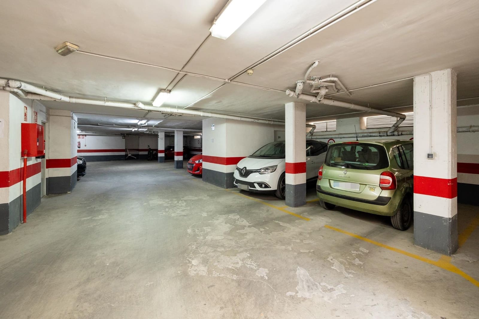 Garage for sale in Granada city - € 13,900 (Ref: 9434202)