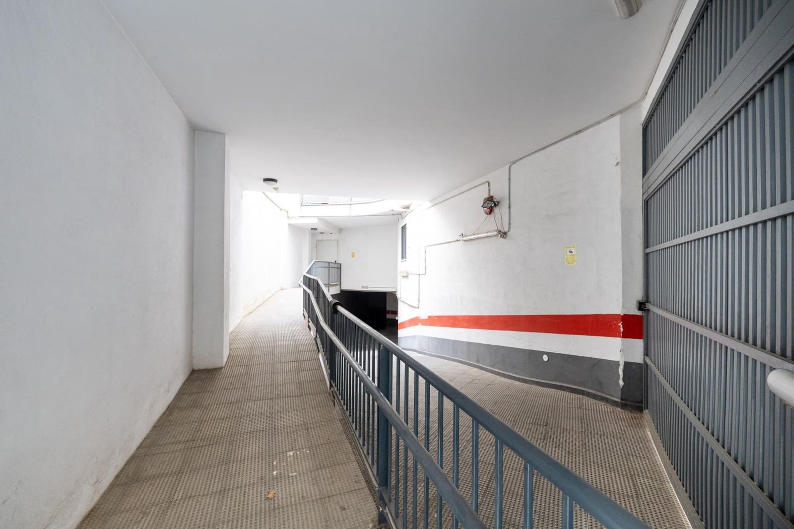 Garage for sale in Granada city - € 13,900 (Ref: 9434202)