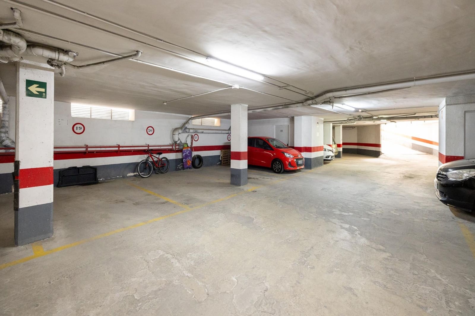 Garage for sale in Granada city - € 13,900 (Ref: 9434202)