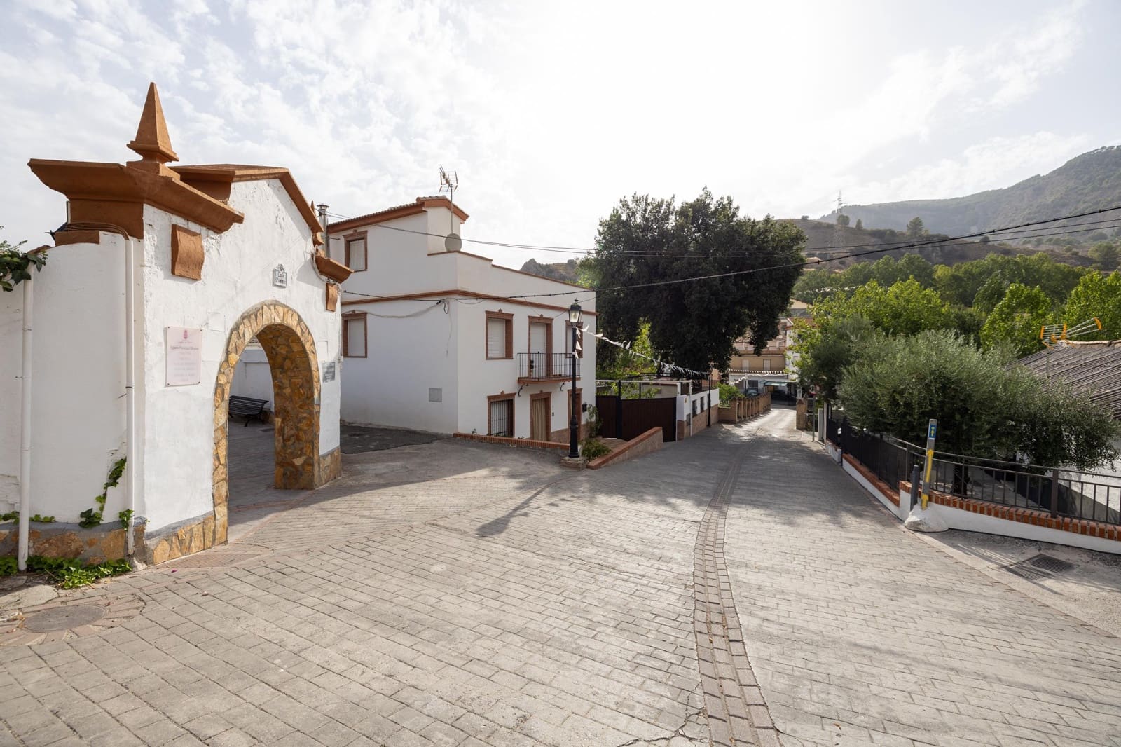 Casa de 3 habitaciones en Olivares en venta - 83.000 € (Ref: 9434204)