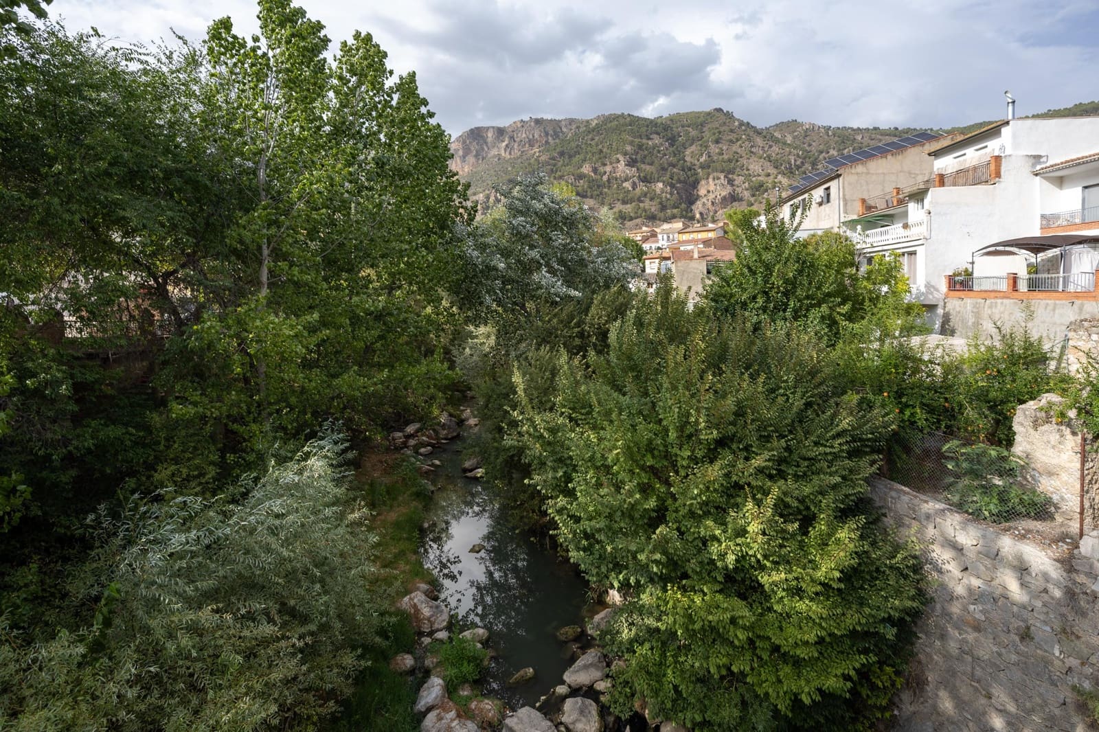 Casa de 3 habitaciones en Olivares en venta - 83.000 € (Ref: 9434204)